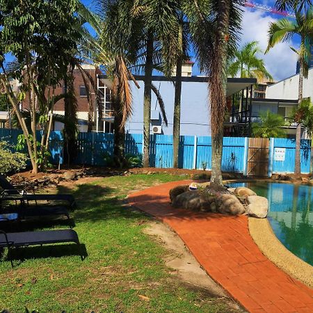Reef Backpackers Pansiyon Cairns Dış mekan fotoğraf