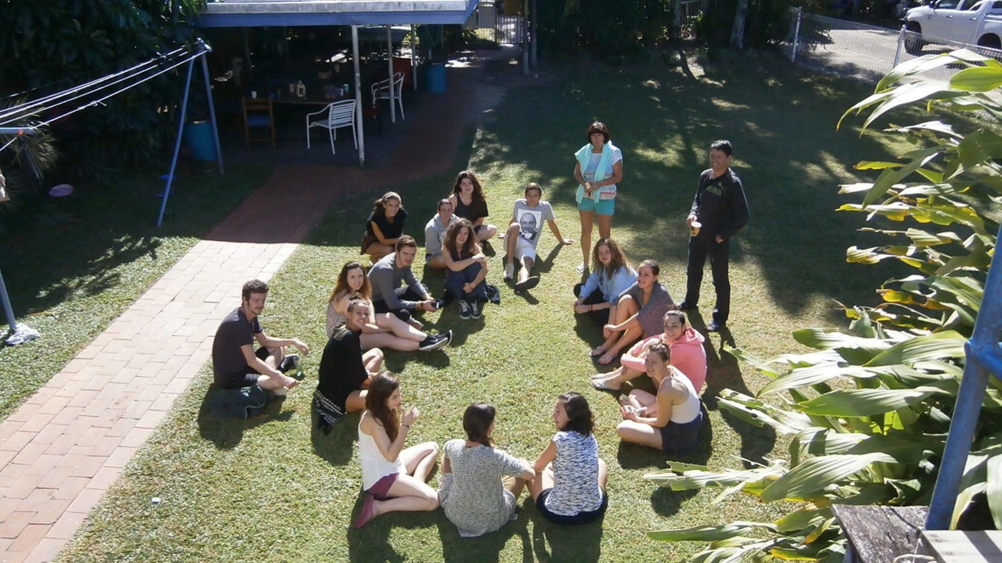 Reef Backpackers Pansiyon Cairns Dış mekan fotoğraf