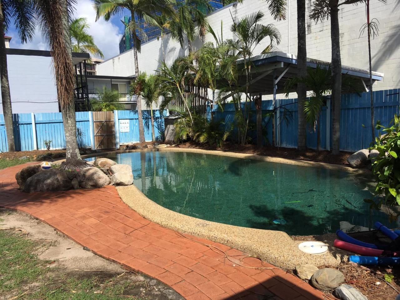 Reef Backpackers Pansiyon Cairns Dış mekan fotoğraf