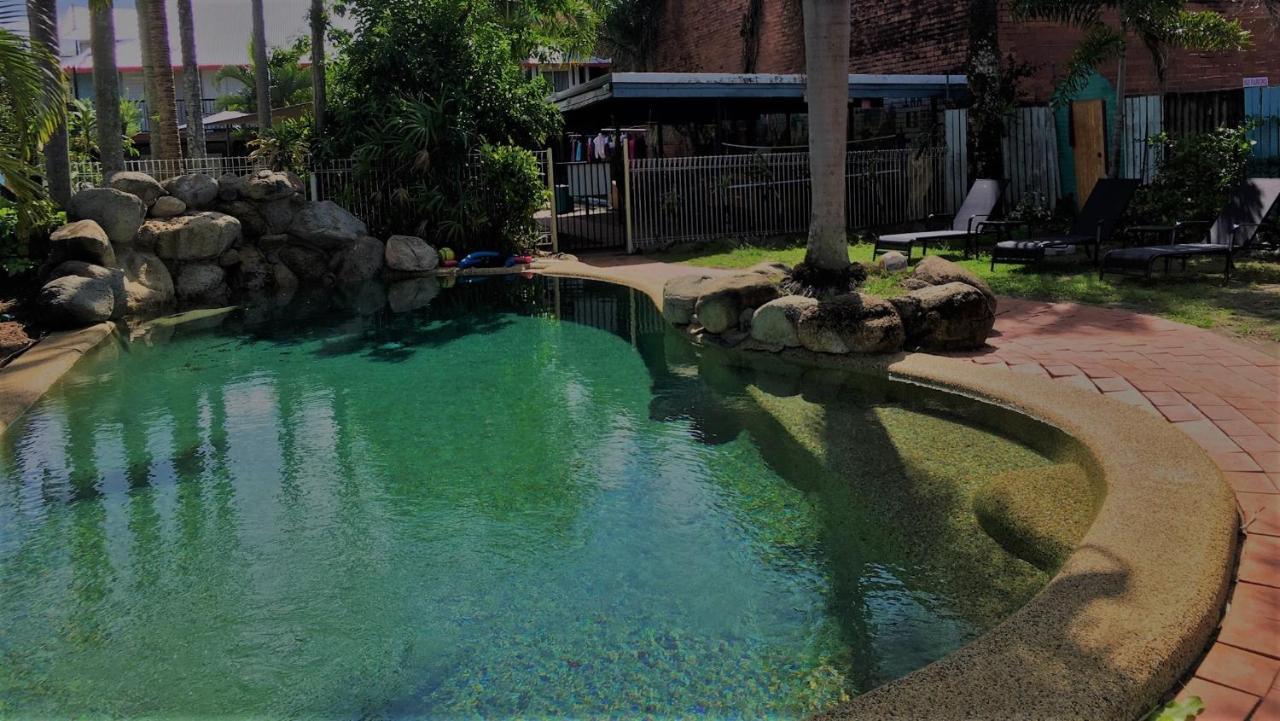 Reef Backpackers Pansiyon Cairns Dış mekan fotoğraf